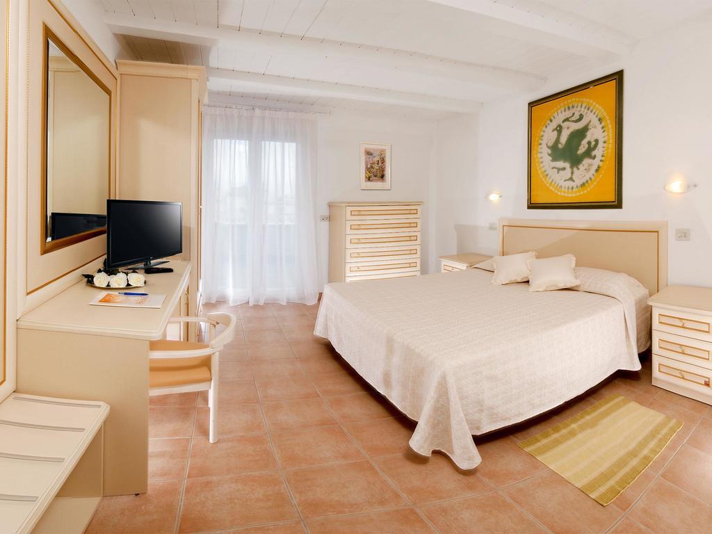 Hotel Pacific Cattolica Exteriör bild